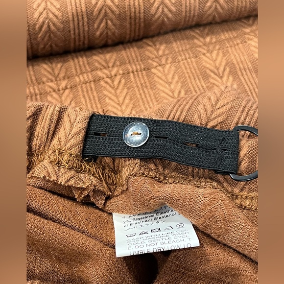 NWOT 2 Piece Maternity Pregnancy Crop Shirt and Skirt Clothes Set Outfit - Picture 2 of 3